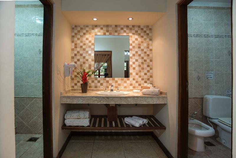 Arami Hotel & Lodge Puerto Iguazu Luaran gambar